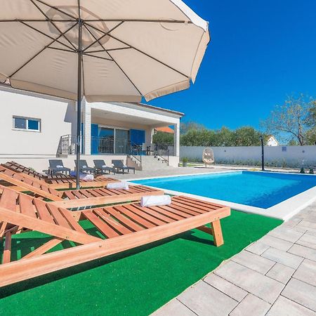 Villa Tara Tinj Esterno foto