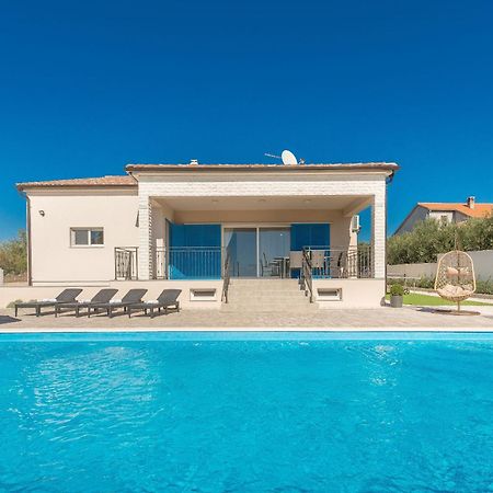 Villa Tara Tinj Esterno foto
