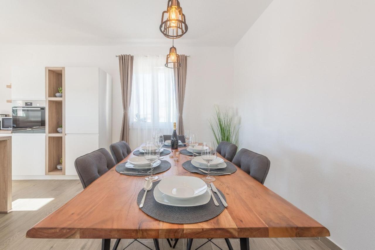 Villa Tara Tinj Esterno foto