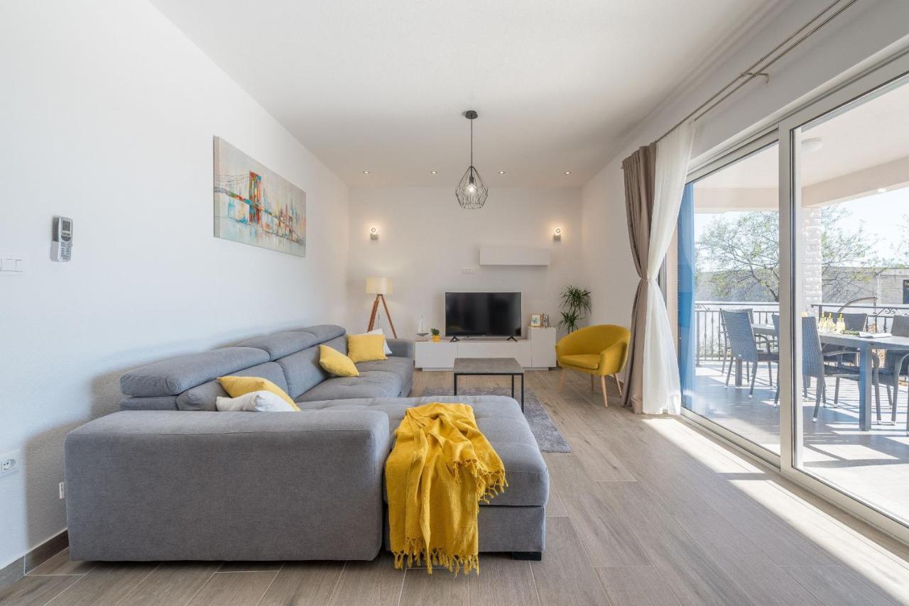 Villa Tara Tinj Esterno foto
