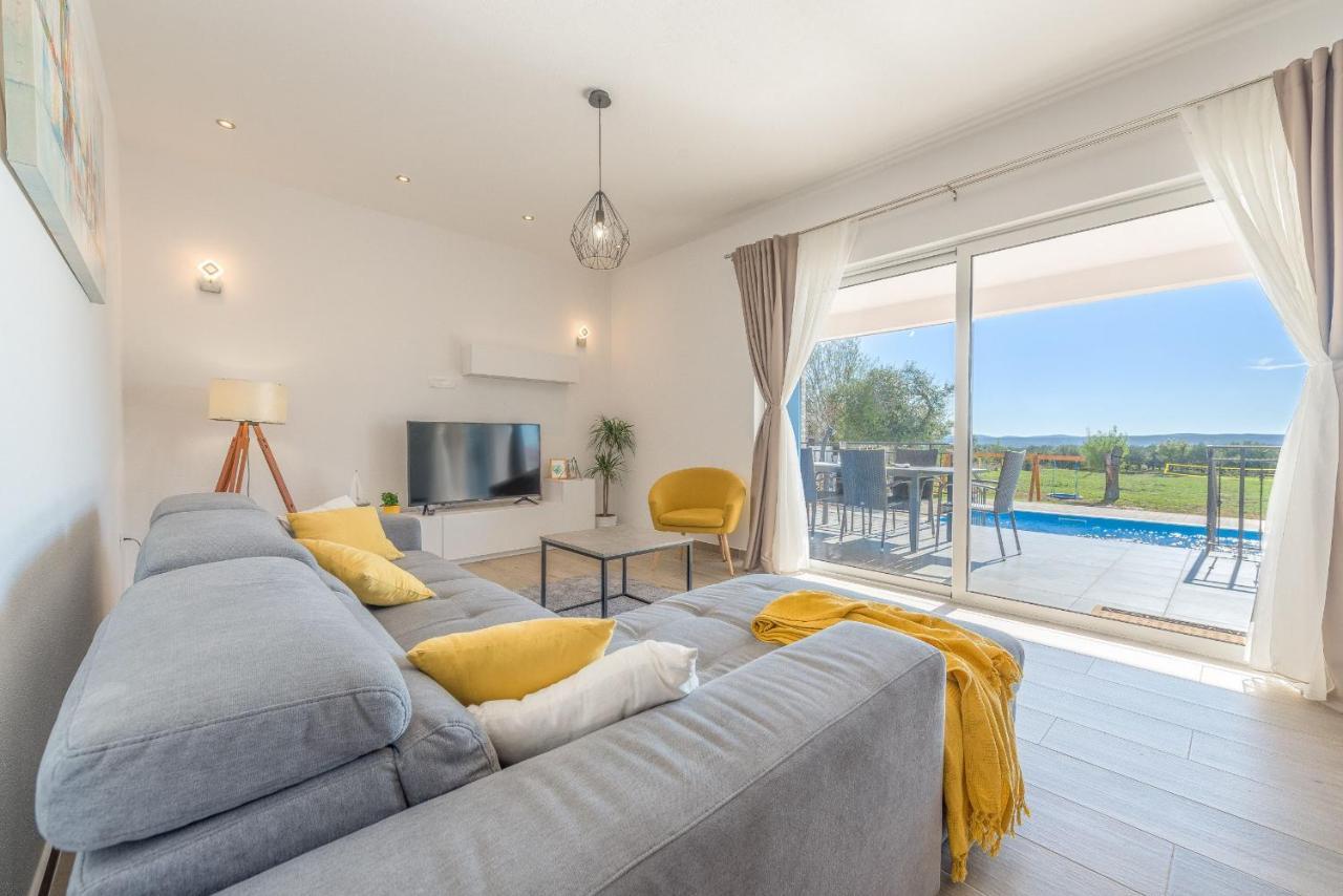 Villa Tara Tinj Esterno foto
