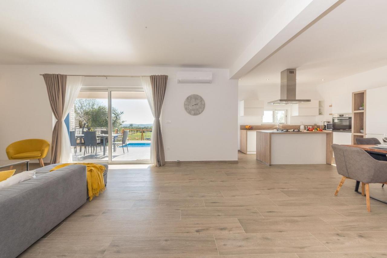Villa Tara Tinj Esterno foto