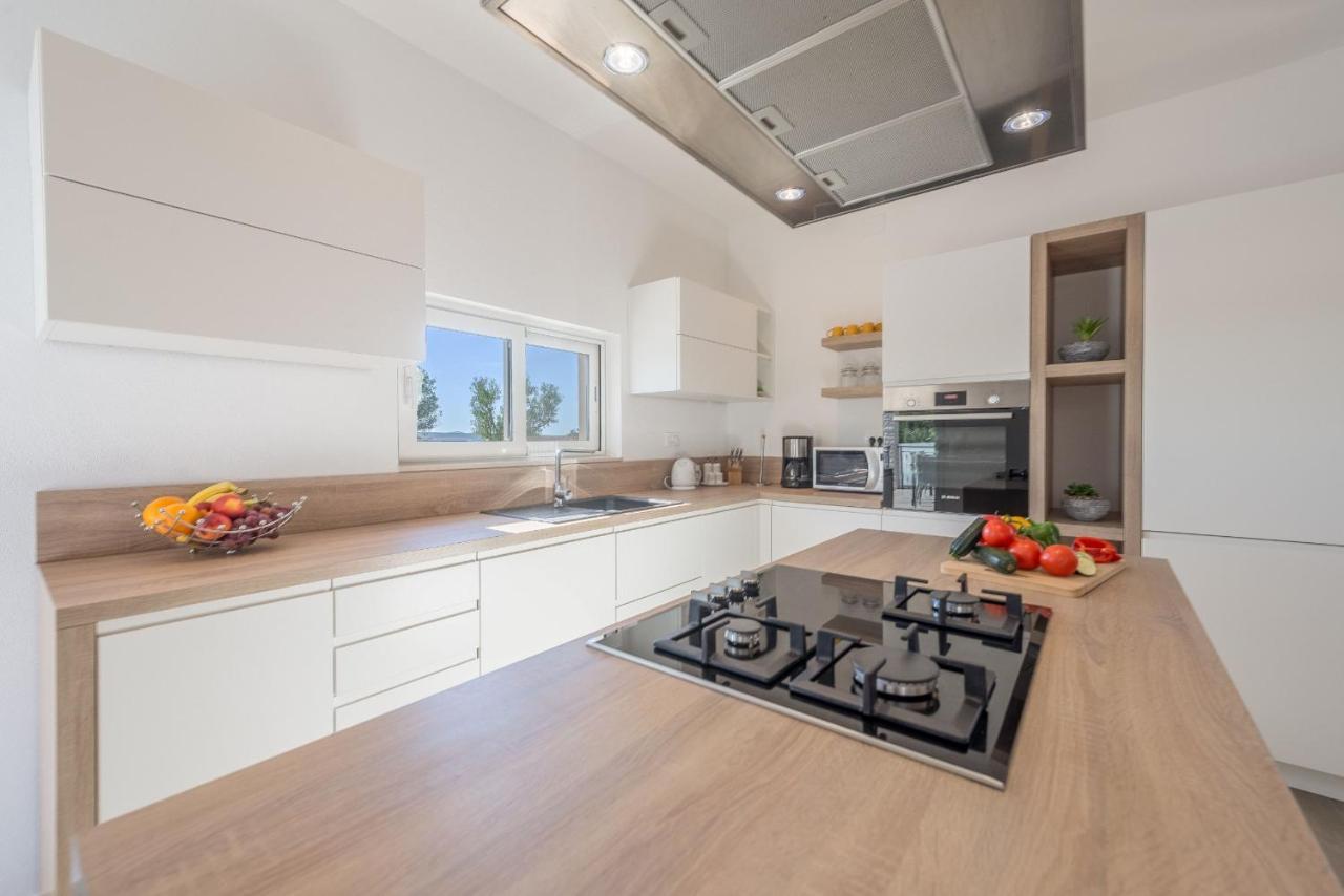 Villa Tara Tinj Esterno foto