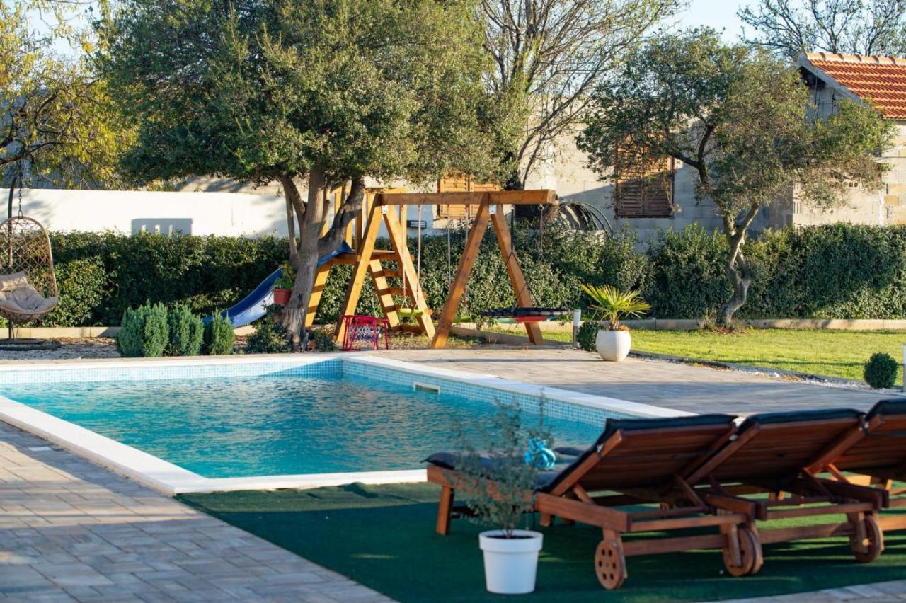 Villa Tara Tinj Esterno foto