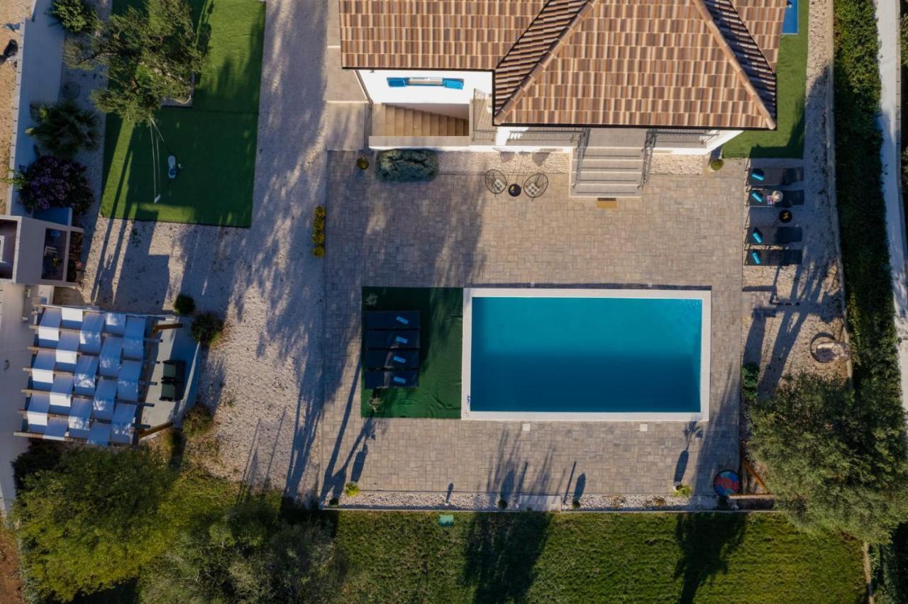 Villa Tara Tinj Esterno foto
