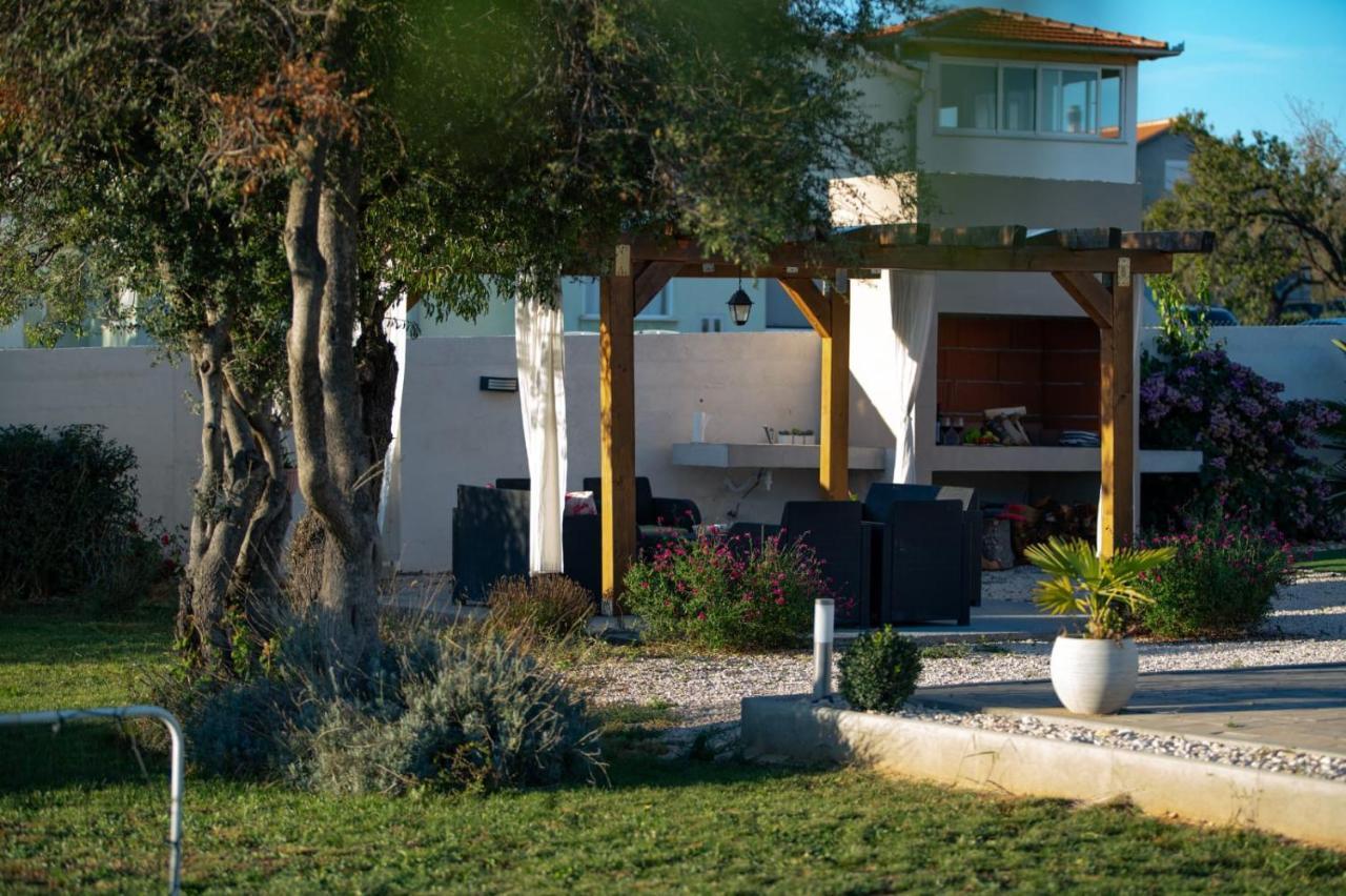 Villa Tara Tinj Esterno foto