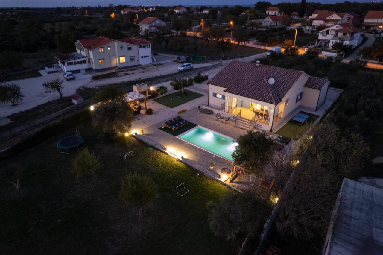 Villa Tara Tinj Esterno foto