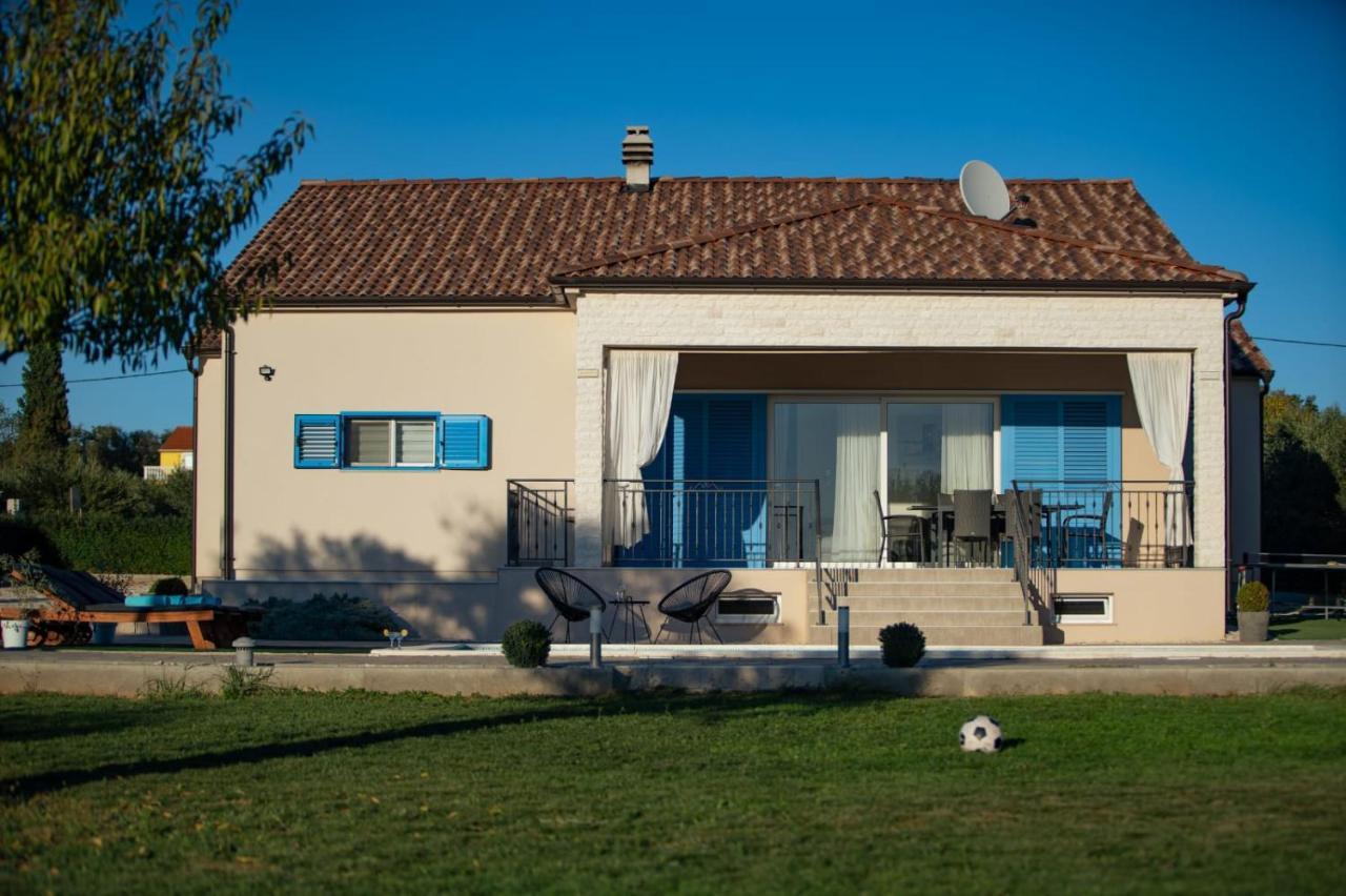 Villa Tara Tinj Esterno foto