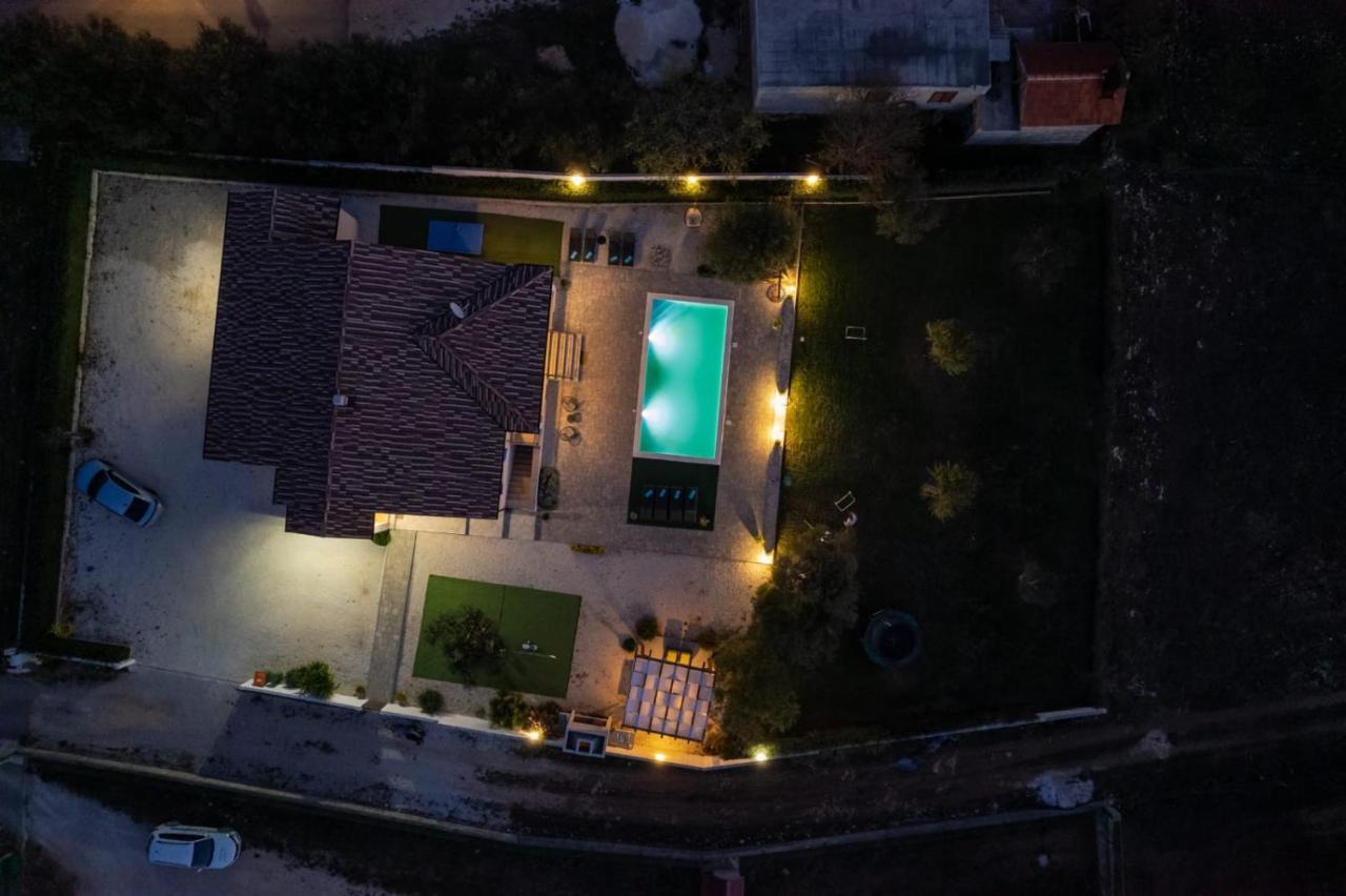 Villa Tara Tinj Esterno foto