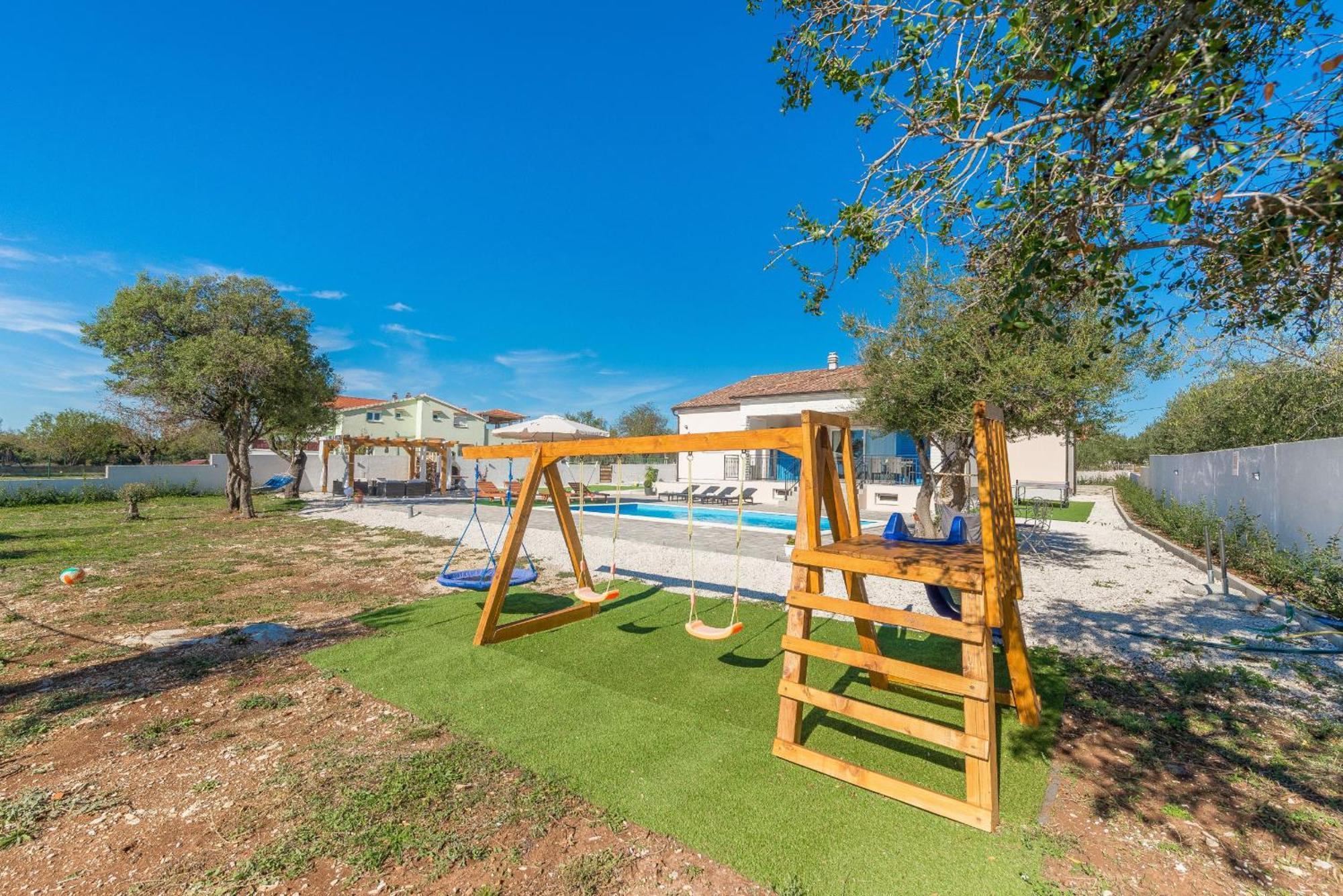 Villa Tara Tinj Esterno foto