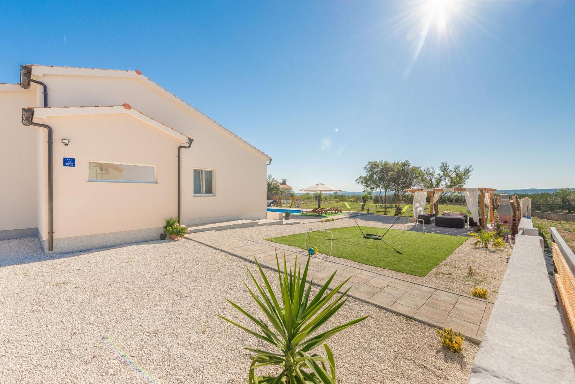 Villa Tara Tinj Esterno foto