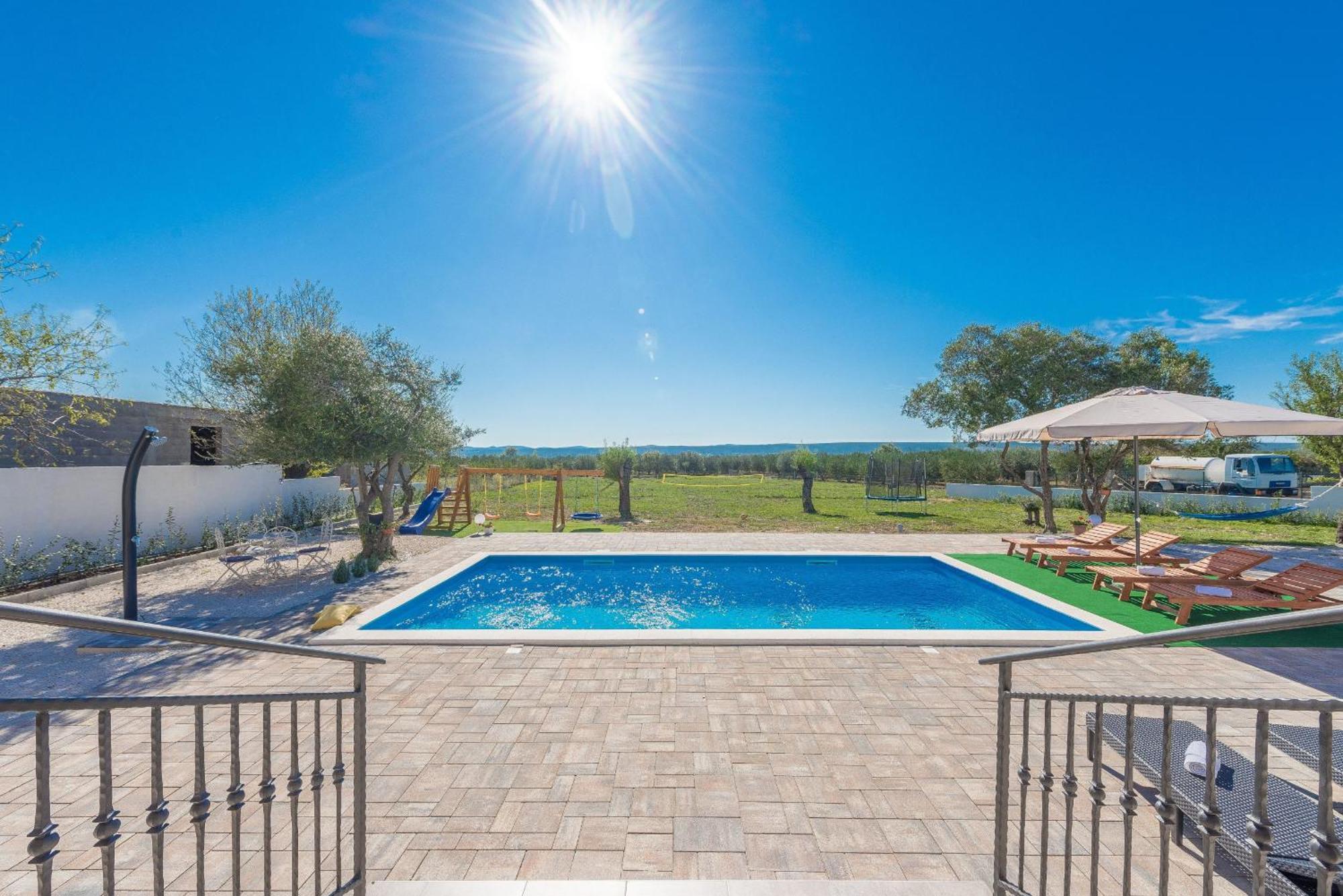 Villa Tara Tinj Esterno foto